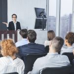 Comment faire pour persuader un auditoire lors d'une réunion ?